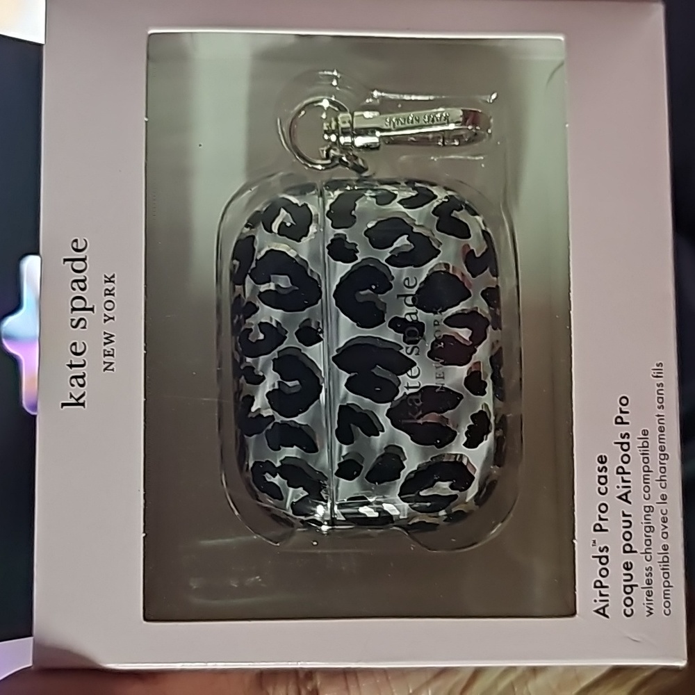 New Kate Spade ♠️ Leopard Airpods